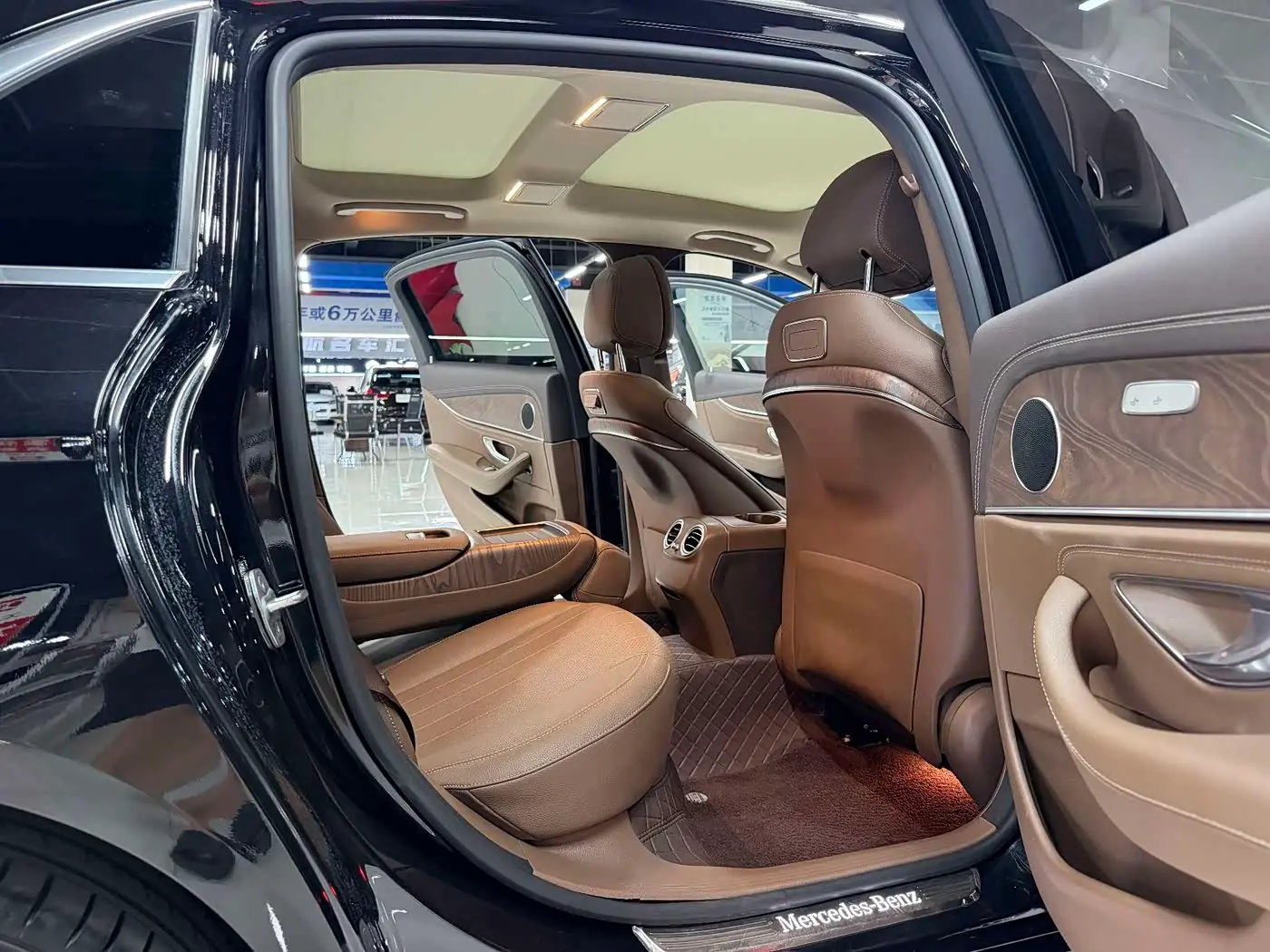 Mercedes-Benz E-Class 2020 — Фото 11/18