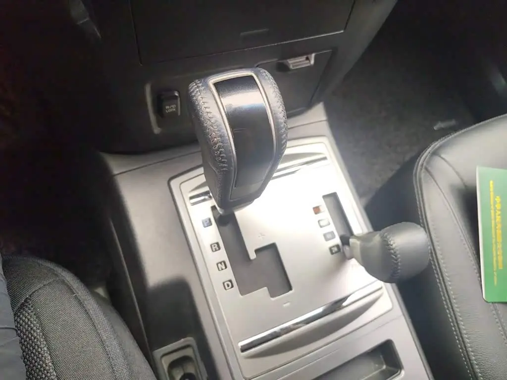 Mitsubishi Pajero 2017 — Photo 7/20