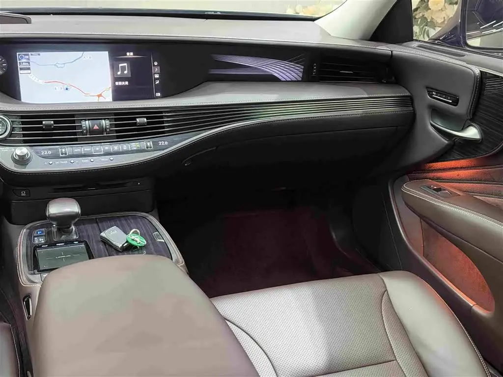Lexus LS 2018 — Photo 18/20