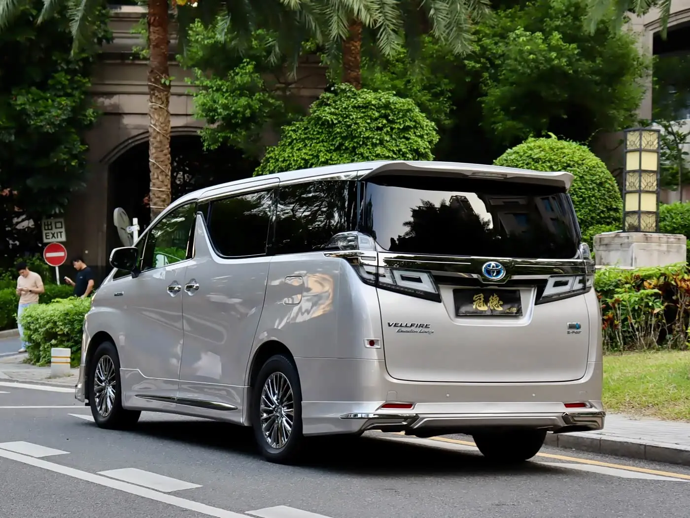 Toyota Vellfire 2020 — Photo 7/19