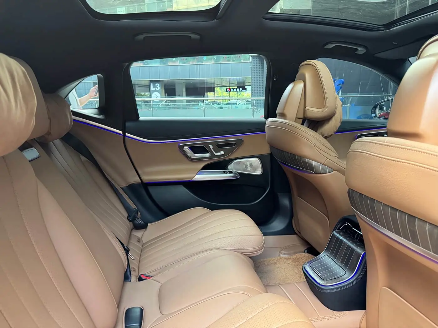 Mercedes-Benz E-Class 2024 — Photo 7/20