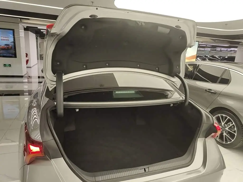 Toyota Avalon 2020 — Photo 9/20