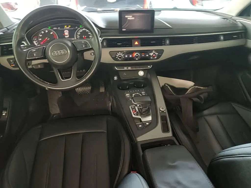 Audi A4L 2019 — Şəkil 10/20