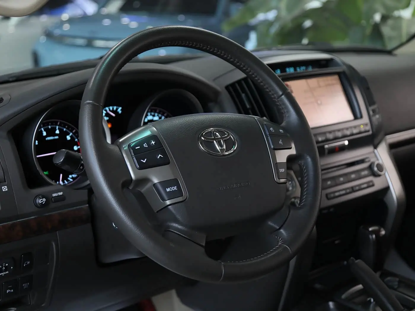 Toyota Land Cruiser 2011 — Photo 7/17