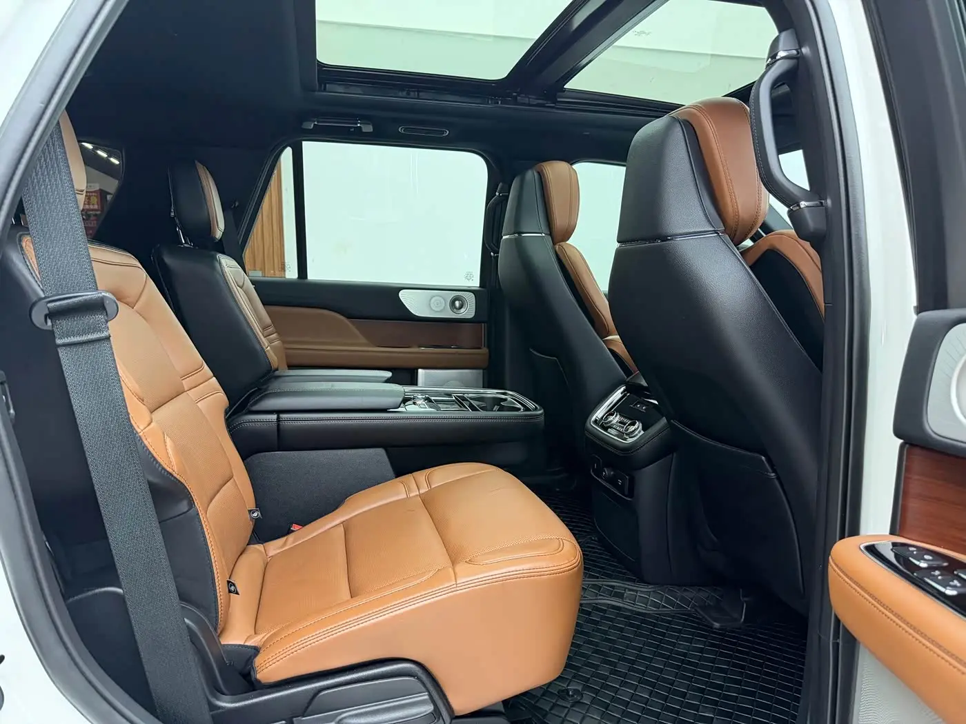 Lincoln Navigator 2021 — Şəkil 19/20