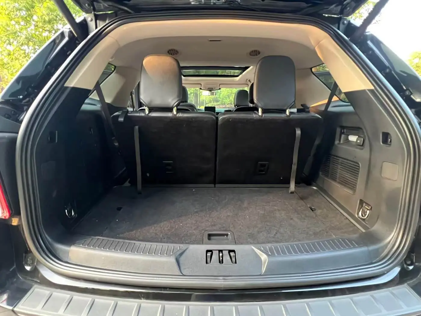 Ford Explorer 2021 — Photo 19/19
