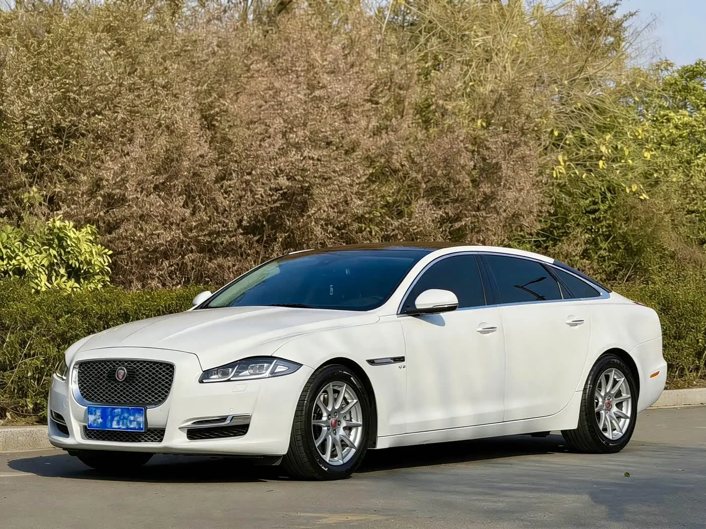 Jaguar XJ 2017 — Şəkil 2/9