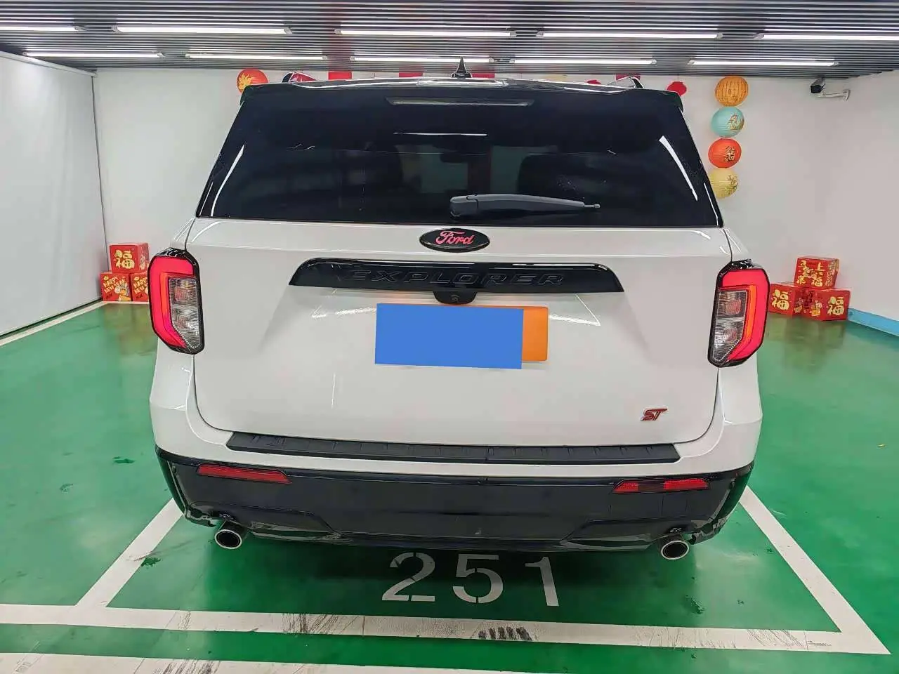 Ford Explorer 2021 — Photo 18/20