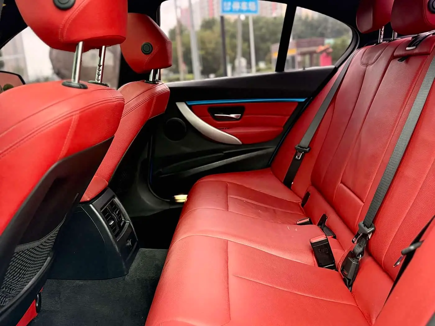 BMW 3 Series 2019 — Фото 12/17