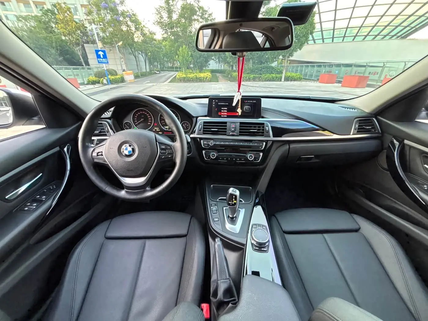 BMW 3 Series 2019 — Фото 17/20