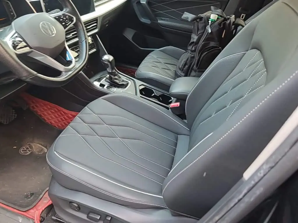 Volkswagen Tiguan L 2022 — Şəkil 15/20