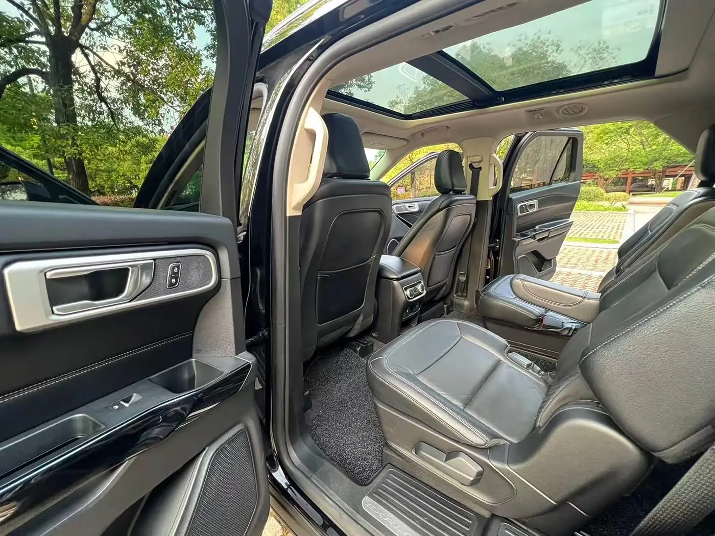 Ford Explorer 2021 — Photo 13/19