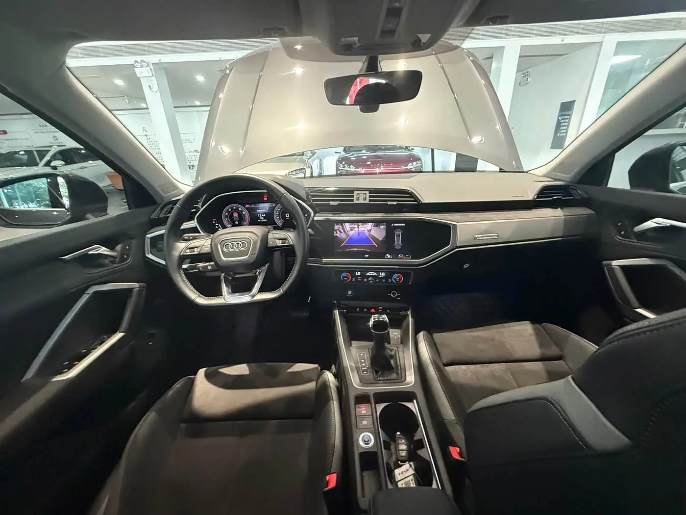 Audi Q3 2022 — Photo 17/20