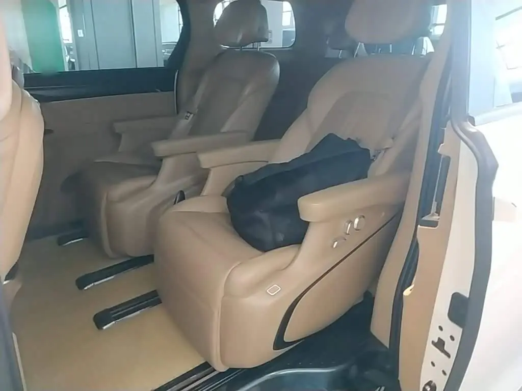 Buick GL8 2020 — Photo 17/20