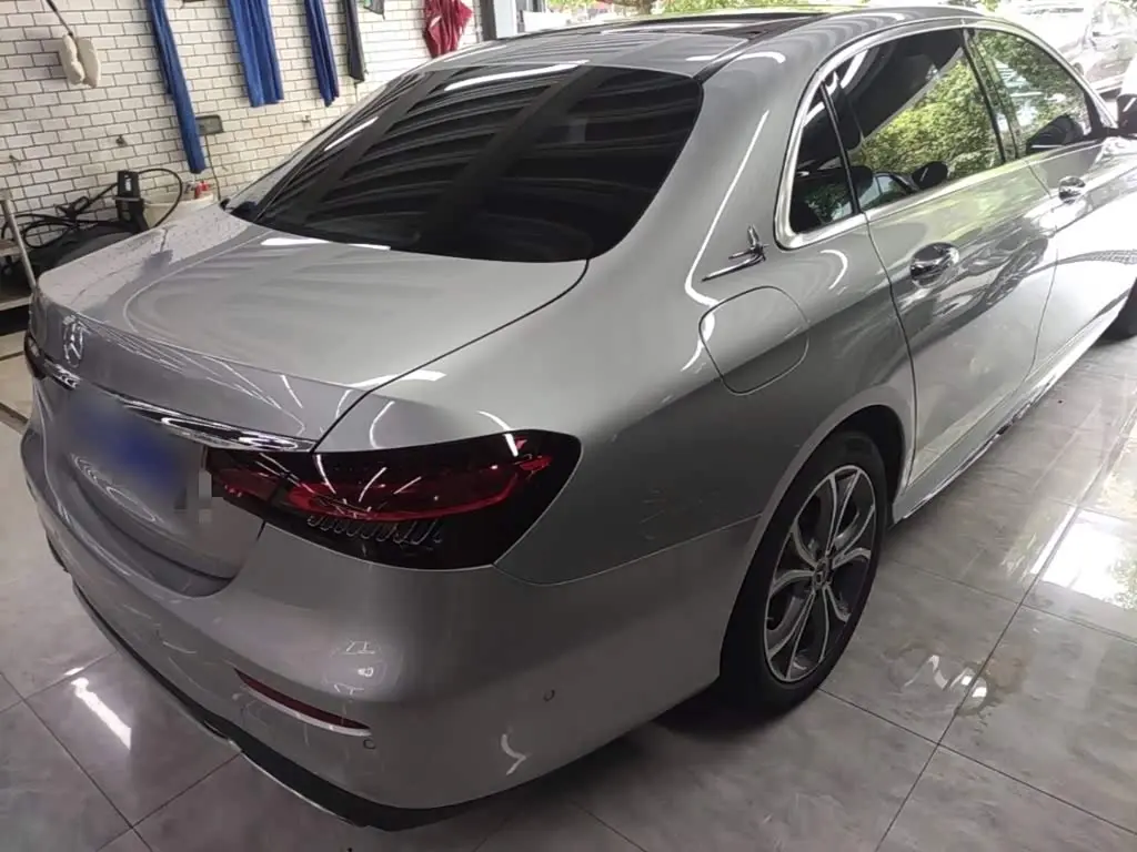 Mercedes-Benz E-Class 2022 — Photo 7/20
