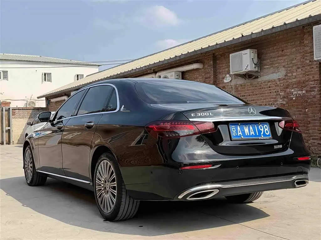 Mercedes-Benz E-Class 2022 — Şəkil 19/20
