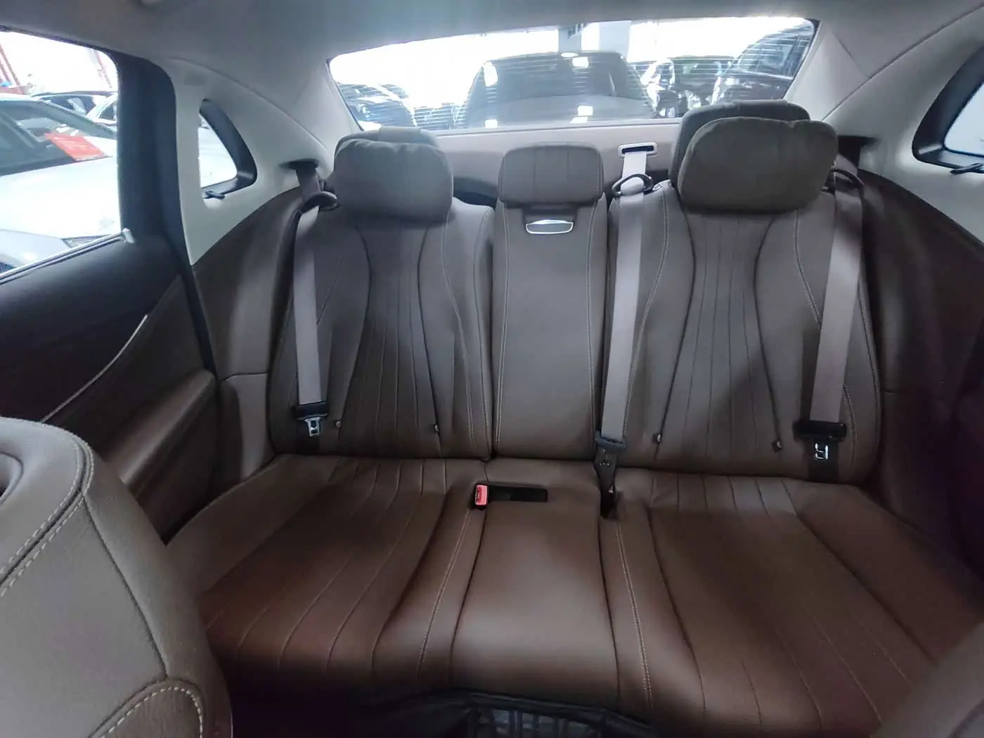 Mercedes-Benz E-Class 2024 — Şəkil 10/16