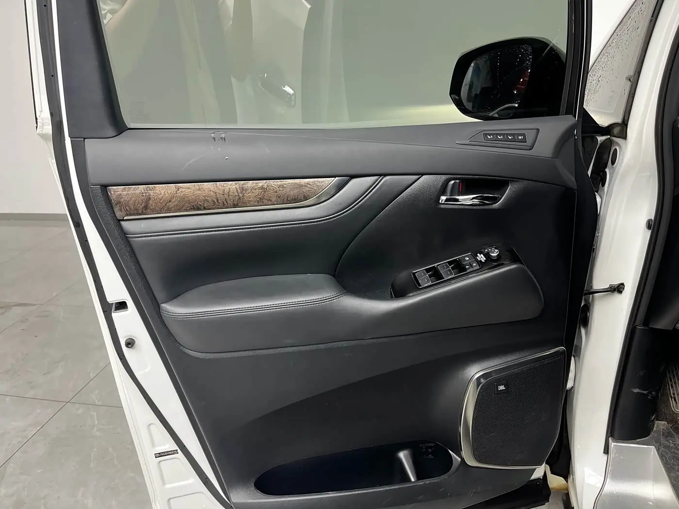 Toyota Alphard 2023 — Фото 16/16