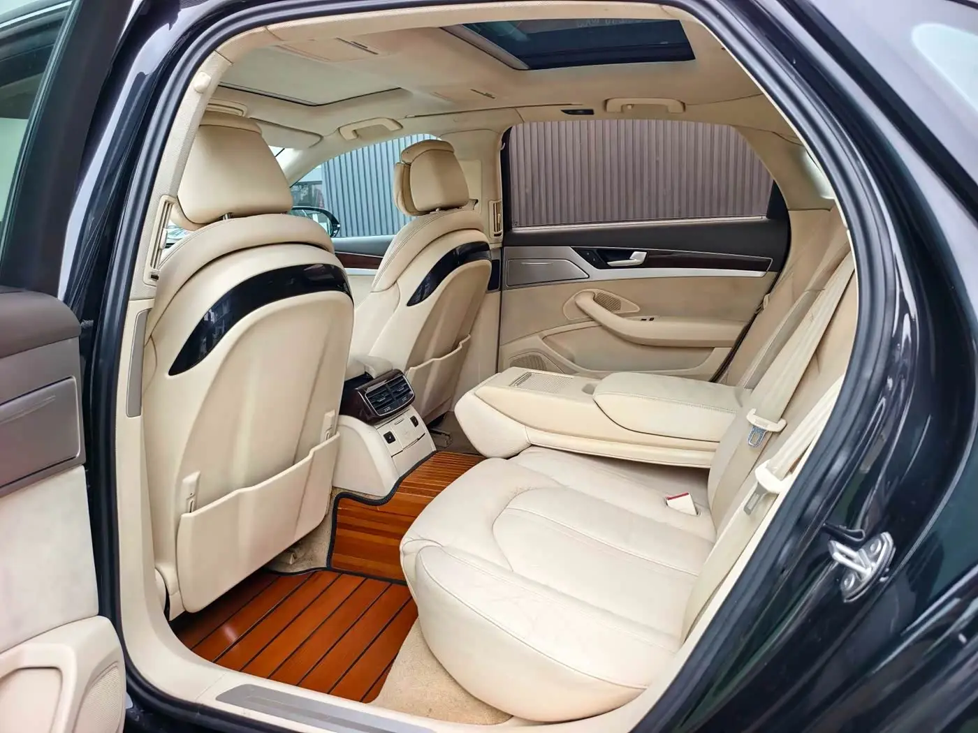 Audi A8 2013 — Photo 12/20