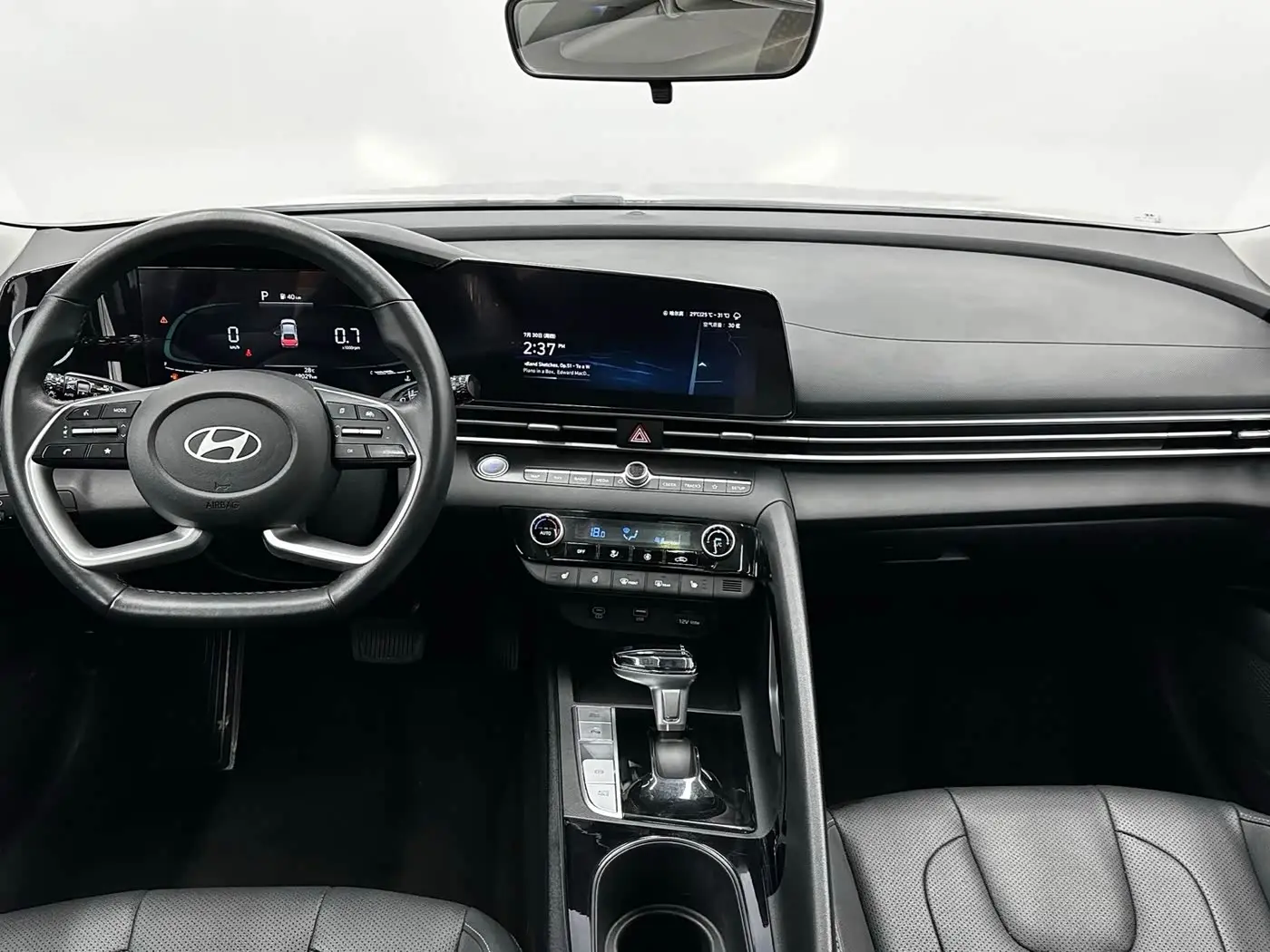 Hyundai Elantra 2023 — Photo 11/11