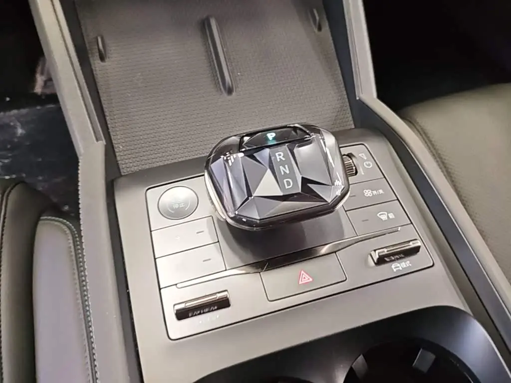 BYD Qin L 2025 — Photo 14/20