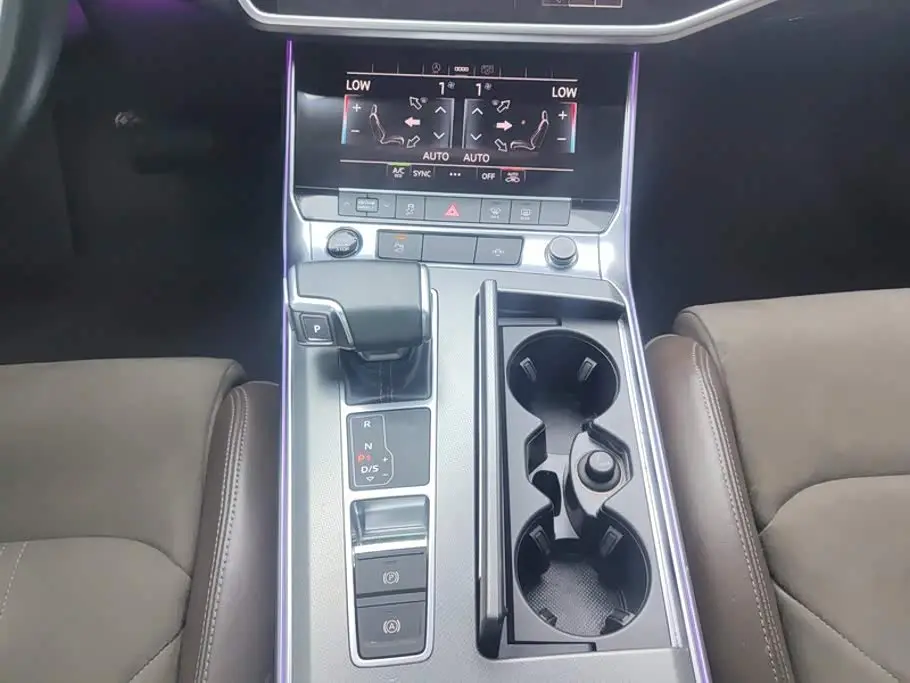 Audi A7L 2024 — Photo 16/16