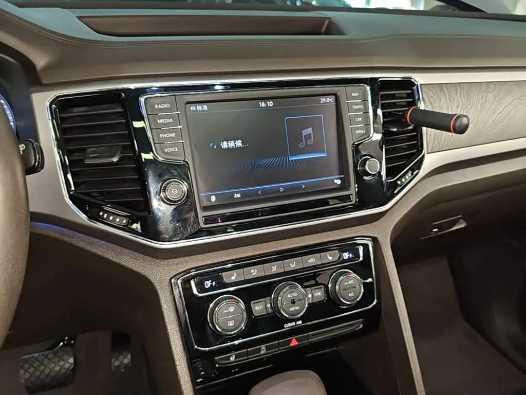 Volkswagen Teramont 2017 — ფოტო 13/20