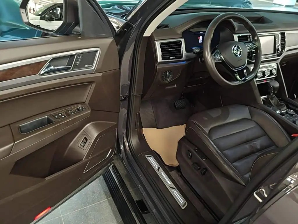 Volkswagen Teramont 2017 — ფოტო 16/20