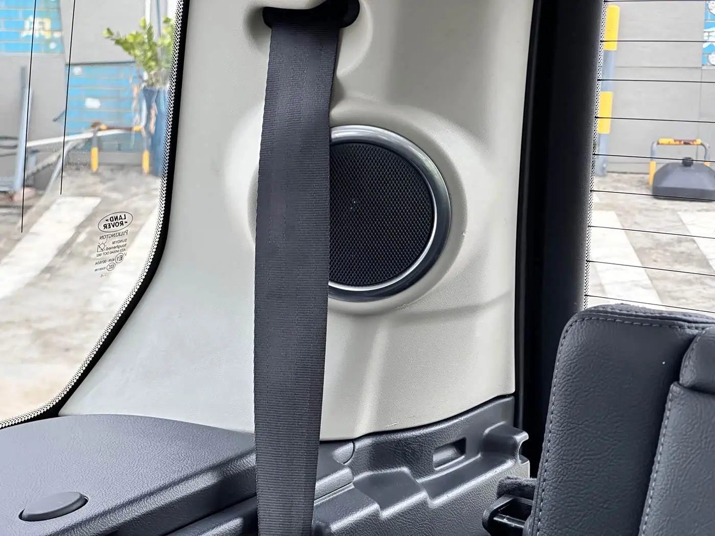 Land Rover Discovery 2015 — Photo 17/20