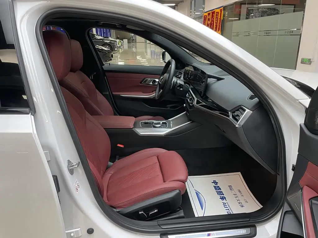 BMW 3 Series 2024 — Photo 19/20