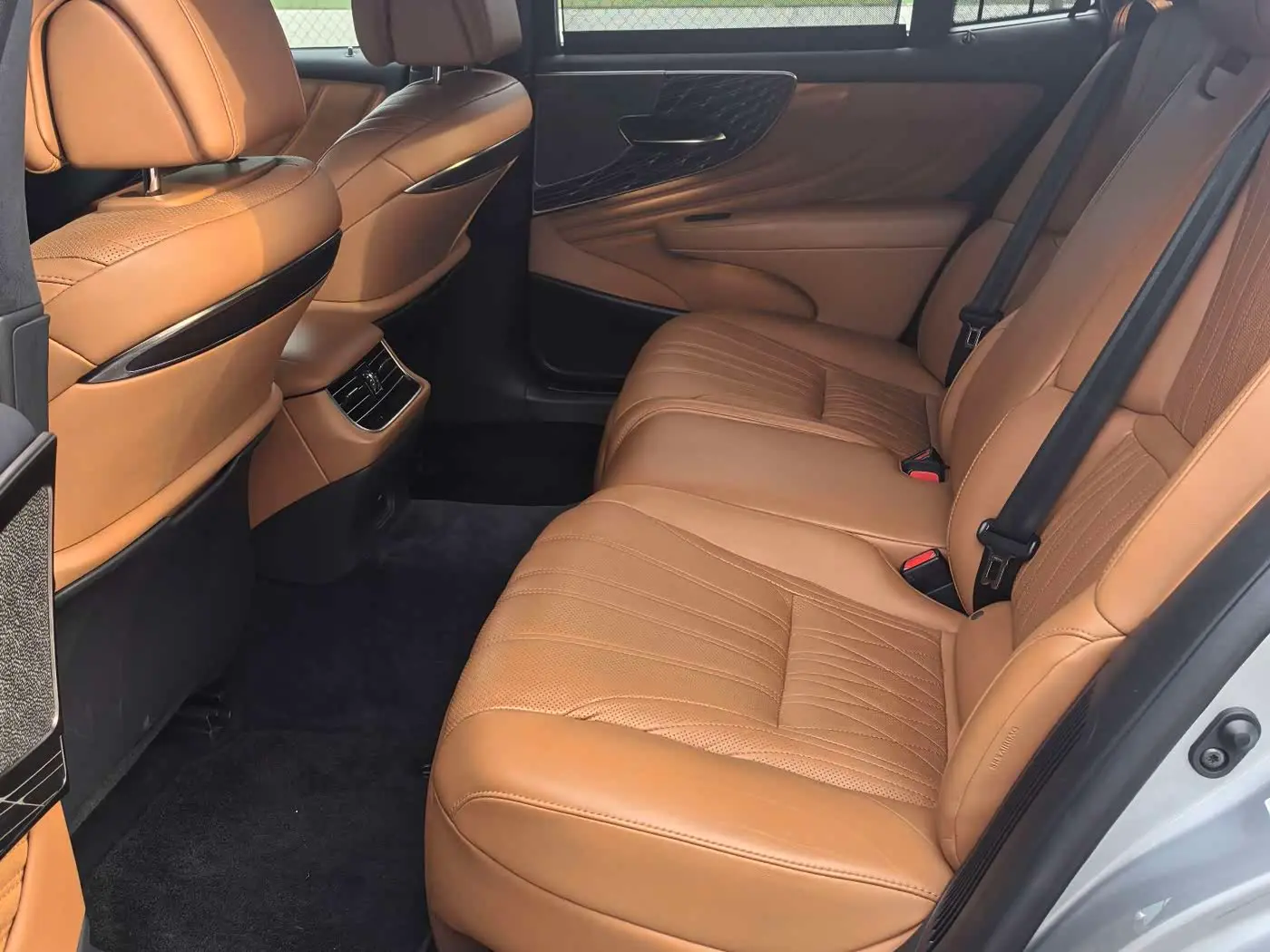 Lexus LS 2021 — Photo 10/17