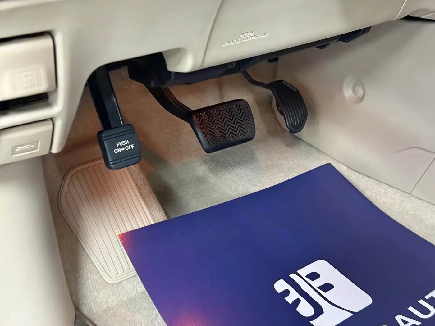 Toyota Alphard 2012 — Photo 7/20