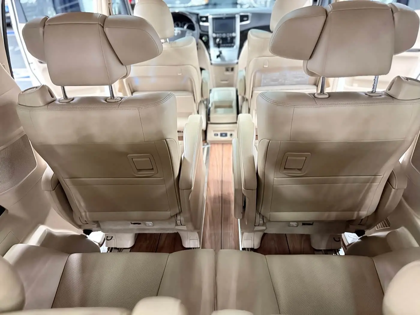 Toyota Alphard 2012 — Photo 20/20
