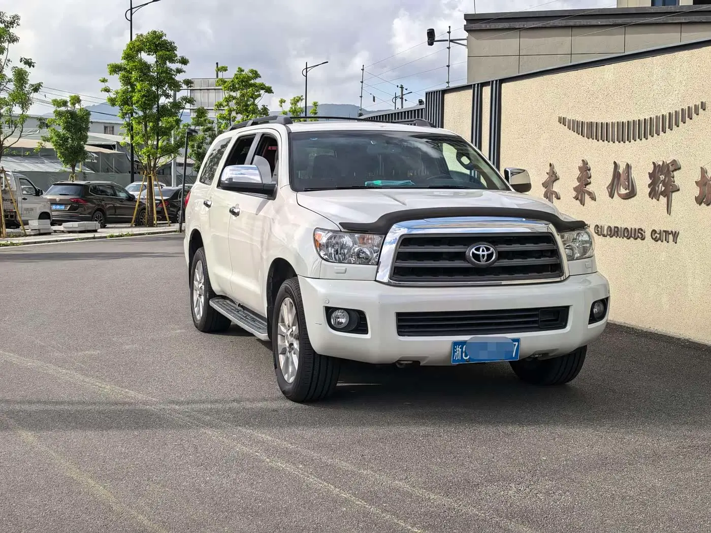 Toyota Sequoia 2014 — Photo 1/11