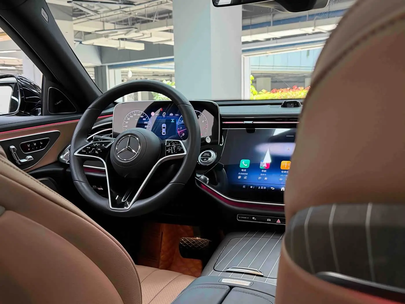 Mercedes-Benz E-Class 2025 — Photo 15/20