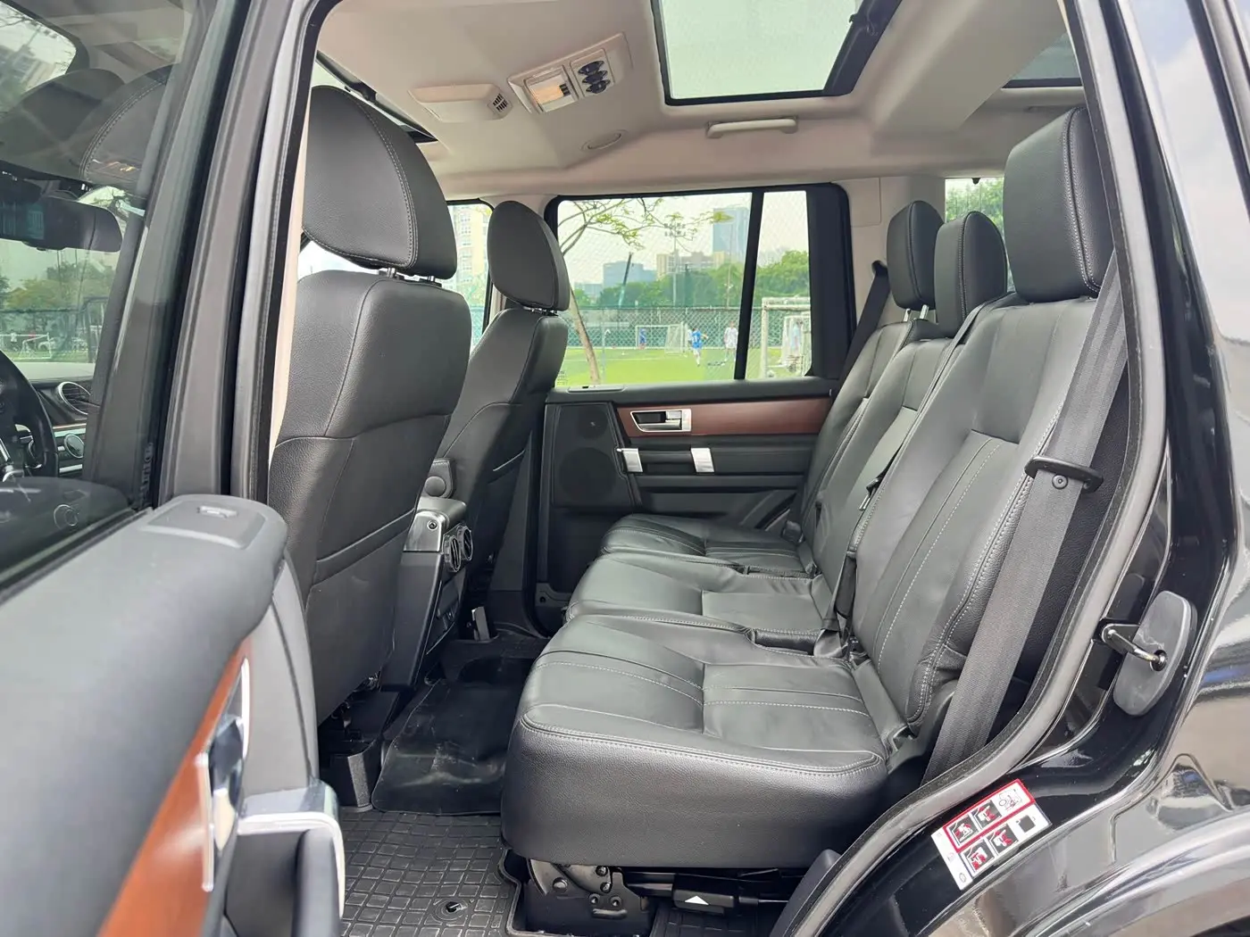 Land Rover Discovery 2015 — Photo 9/20
