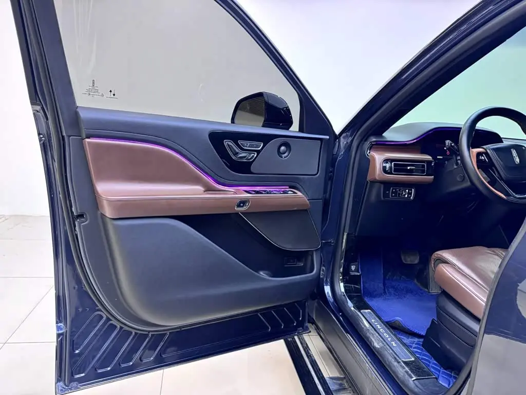 Lincoln Aviator 2020 — Photo 8/20
