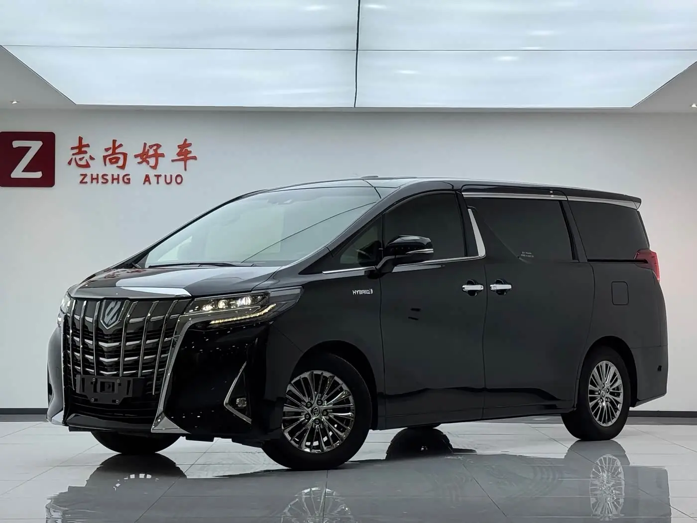 Toyota Alphard 2022 — Photo 1/14