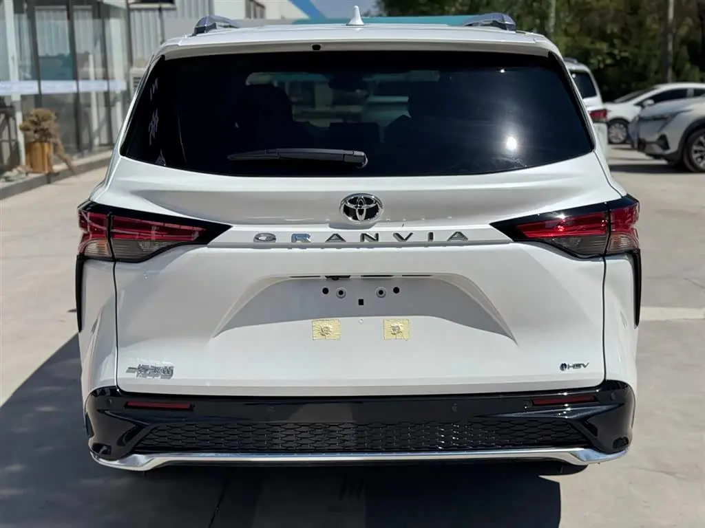 Toyota Granvia 2026 — Photo 5/14