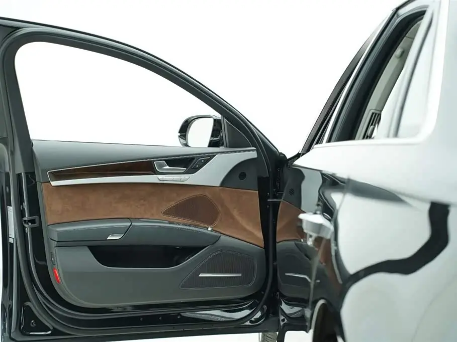 Audi A8 2014 — Photo 14/20