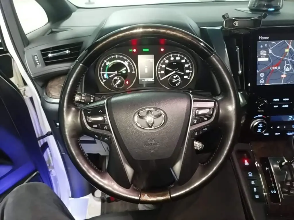 Toyota Vellfire 2022 — Photo 11/20