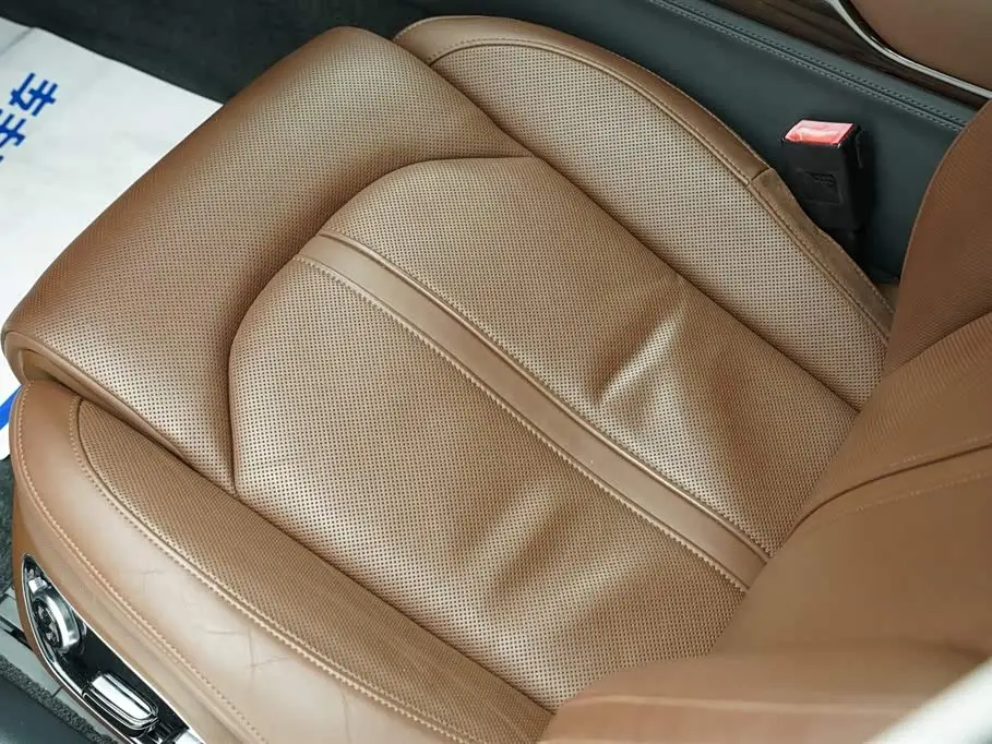 Audi A8 2014 — Photo 12/20