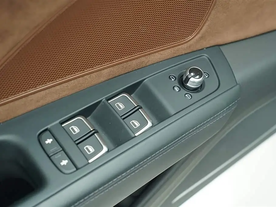 Audi A8 2014 — Photo 16/20