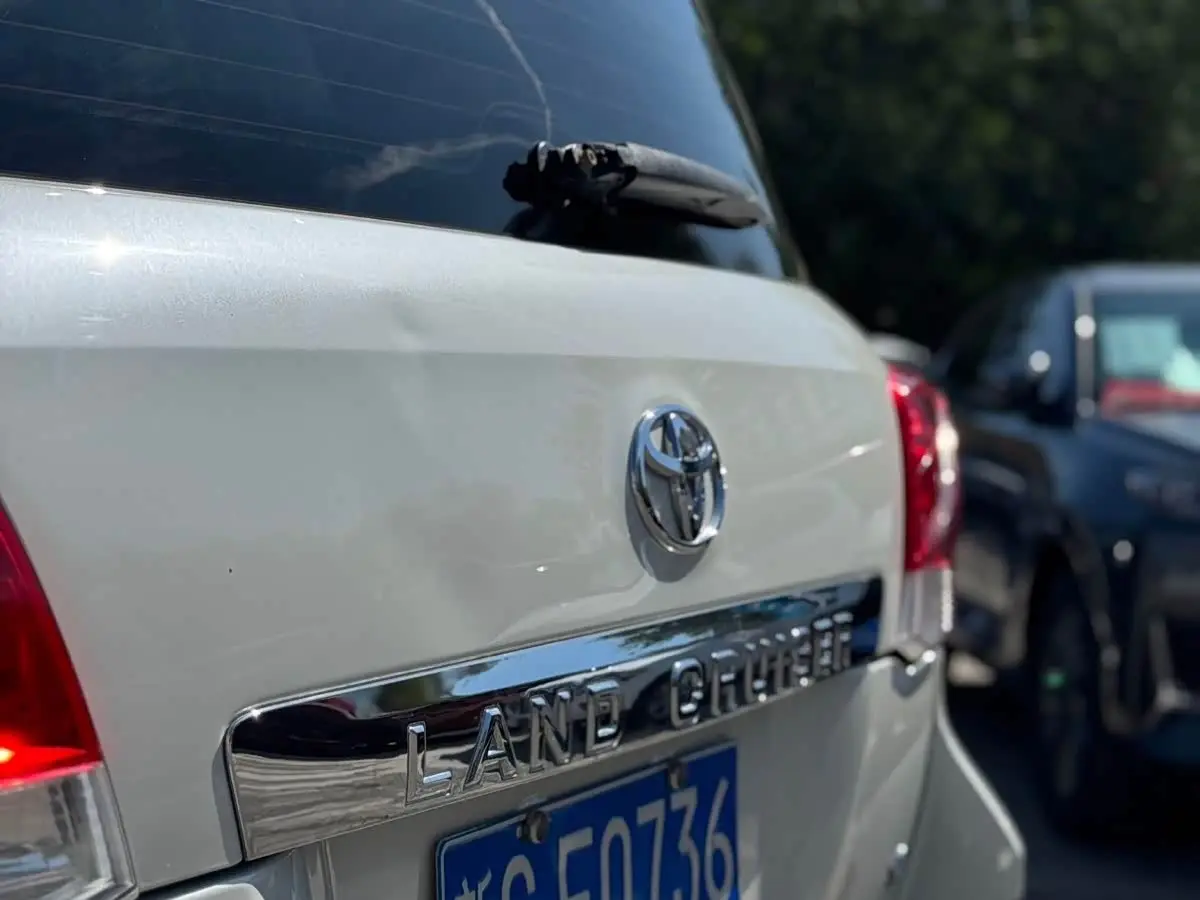 Toyota Land Cruiser 2015 — Photo 13/15
