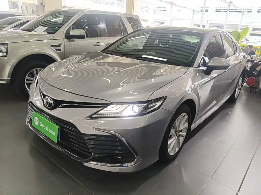 Toyota Camry 2023 — Фото 2/20