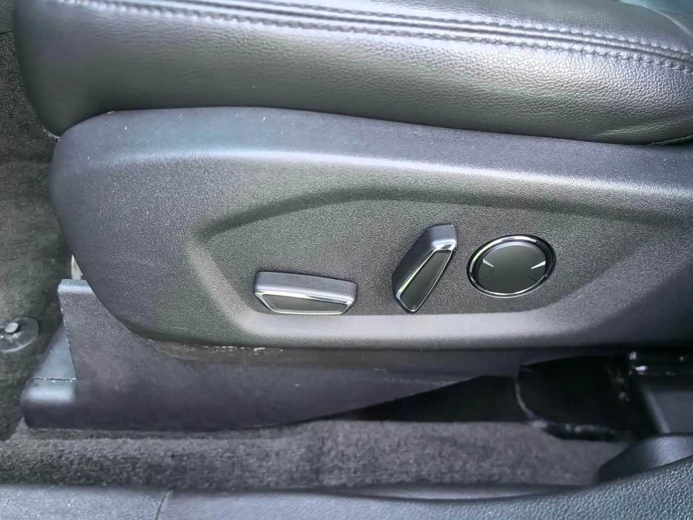 Ford Explorer 2016 — Photo 6/20