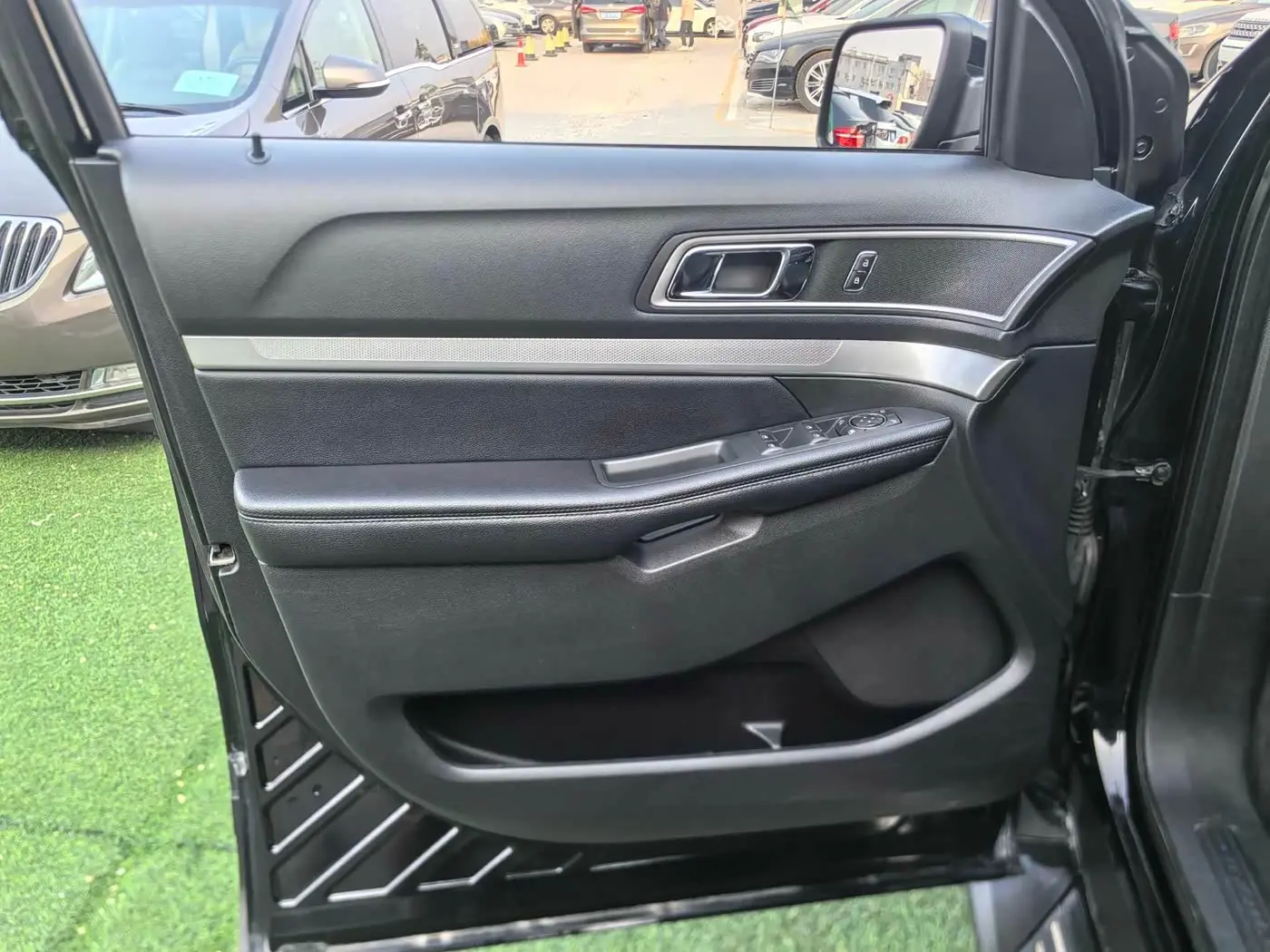 Ford Explorer 2016 — Photo 5/20