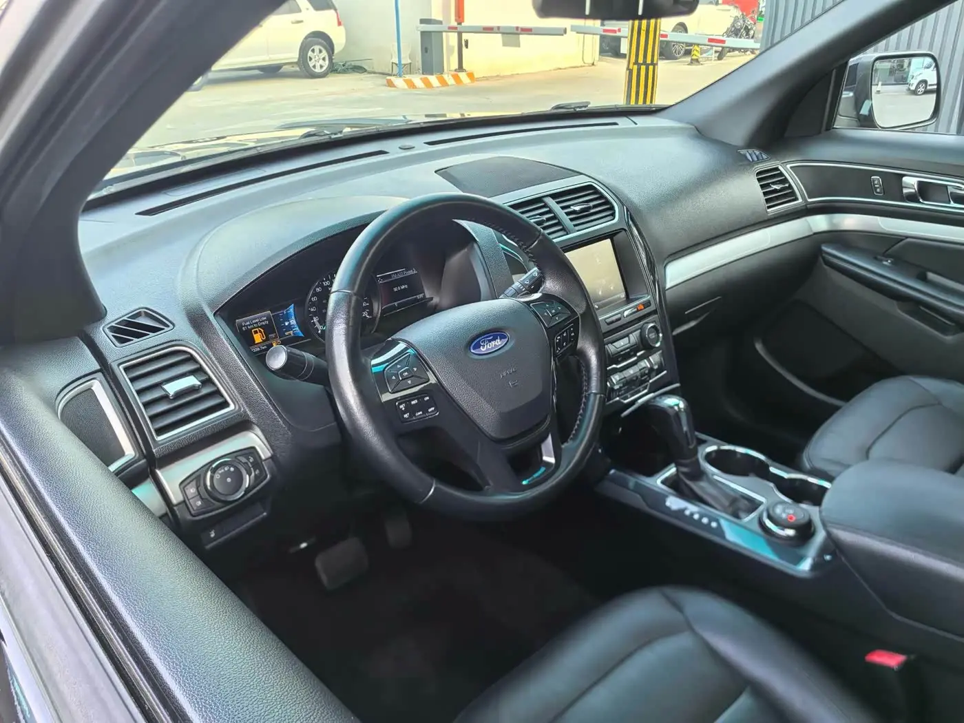 Ford Explorer 2016 — Photo 11/20