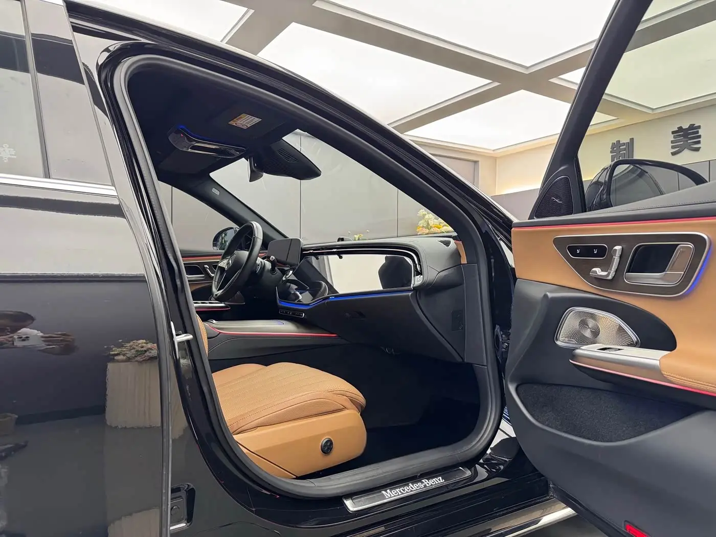 Mercedes-Benz E-Class 2023 — Фото 8/15