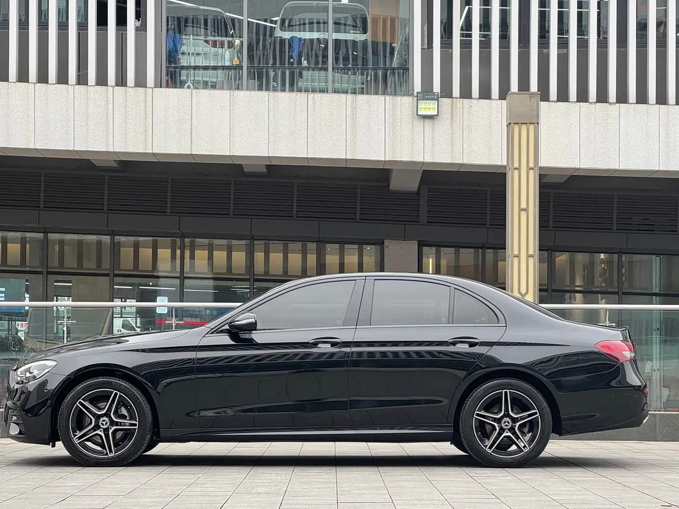 Mercedes-Benz E-Class 2022 — Фото 4/20